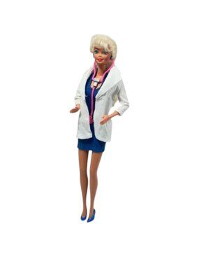 Doctor Barbie Mattel 1995 in Original Clothing with Working Stethescope Beats